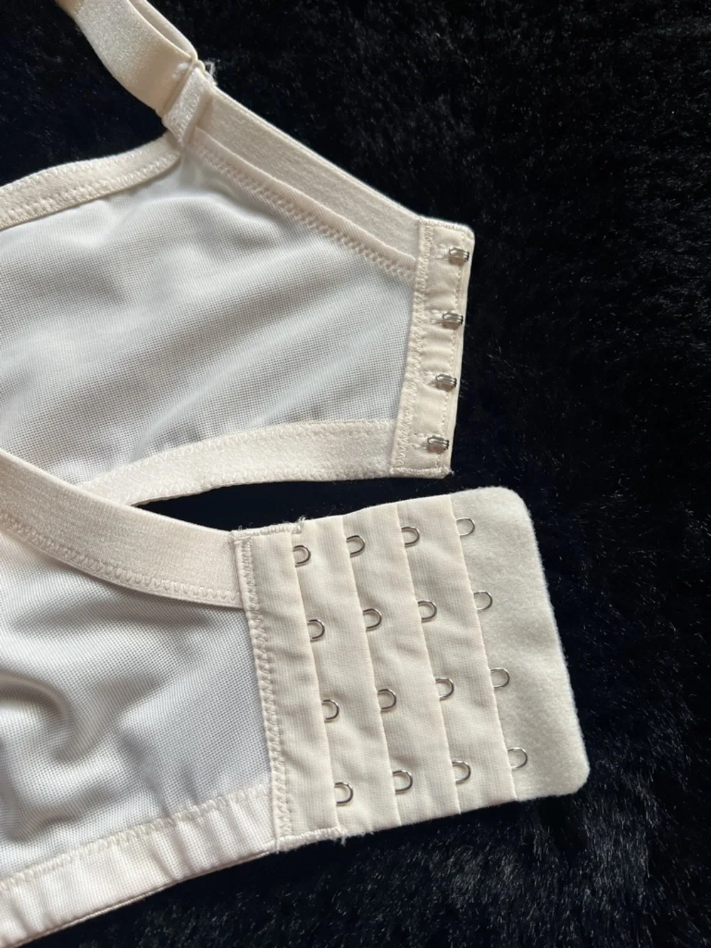 Lace Underwire Bra in Cream with Adjustable Straps - Picture 4 of 5